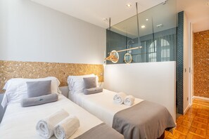 5 Schlafzimmer, Bügeleisen/Bügelbrett, Internetzugang