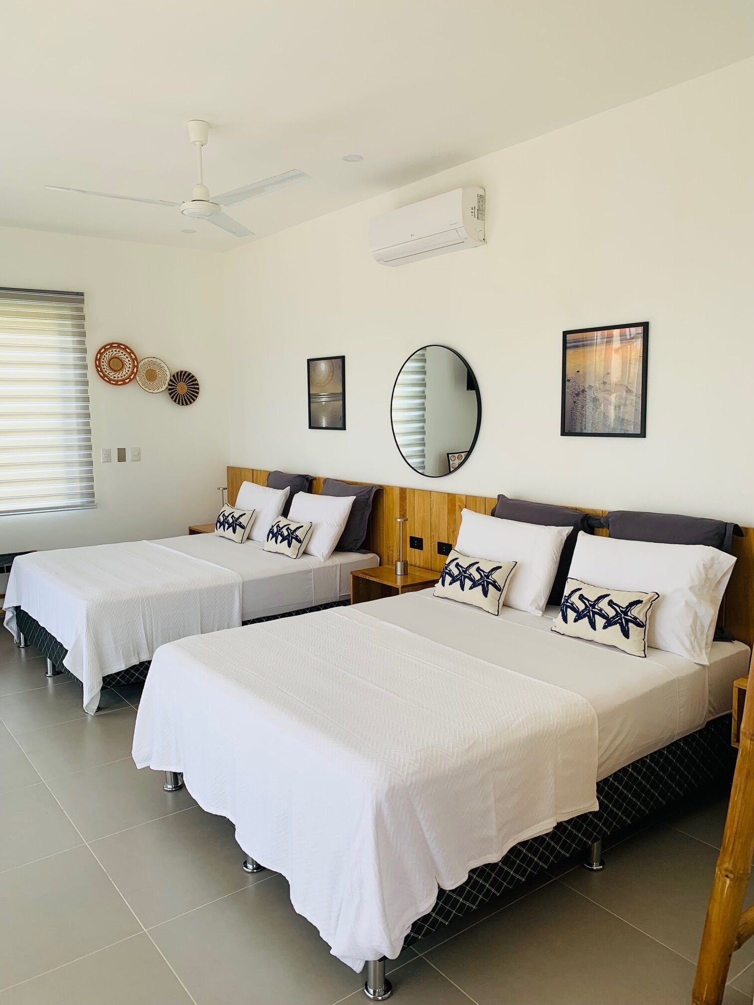 Chambre Quadruple Deluxe, vue mer | Coffres-forts dans les chambres, rideaux occultants