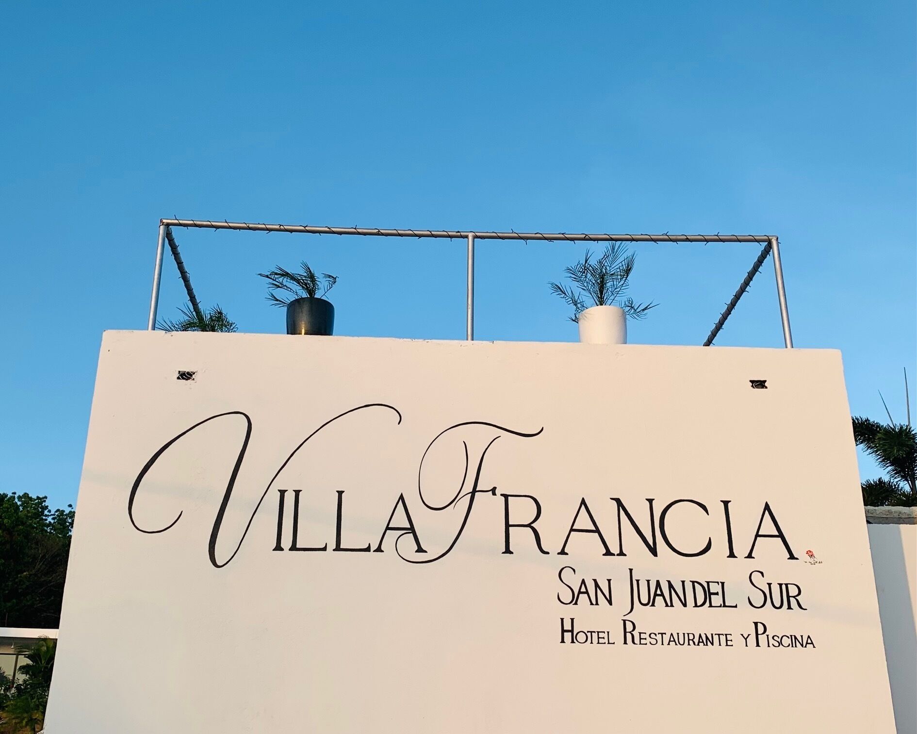 Señal para Hotel Restaurante y Piscina Villa Francia San Juan del Sur.