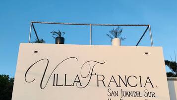 Fachada de la propiedad