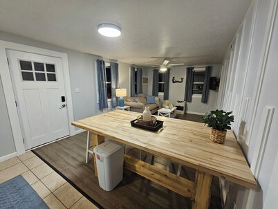 Cozy Coastal 2-bedroom condo with AC, WiFi in welcoming Saco