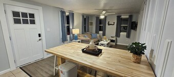 Cozy Coastal 2-bedroom condo with AC, WiFi in welcoming Saco