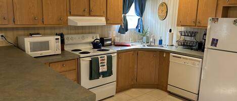 Micro-ondes, four, plaque de cuisson, lave-vaisselle