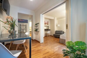 1 habitación, tabla de planchar con plancha, wifi y ropa de cama 
