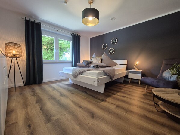 2 bedrooms, desk, iron/ironing board, travel crib