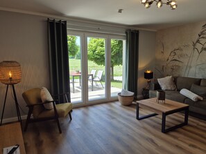 Smart TV, music library