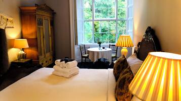 4 bedrooms, desk, iron/ironing board, travel crib