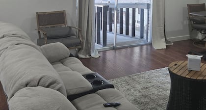 Spacious 4-bedroom house with WiFi and AC in amazing Dallas