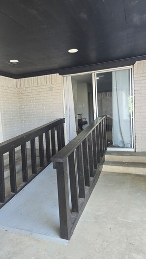Terrace/patio - Spacious 4-bedroom house with WiFi and AC in amazing Dallas (Dallas)