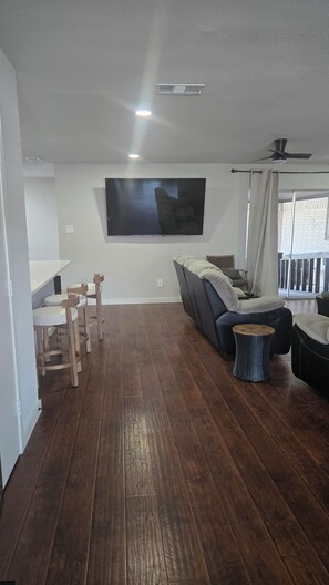 Smart TV - Spacious 4-bedroom house with WiFi and AC in amazing Dallas (Dallas)