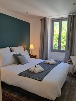 3 bedrooms, iron/ironing board, travel crib, free WiFi