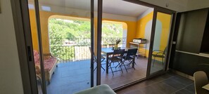 Interior - Hinterland, 35 minutes from Nice, air-conditioned duplex, sleeps 6 from 2 nights (Bouyon)