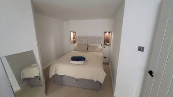 Cottage | 2 bedrooms, individually decorated, individually furnished, free WiFi