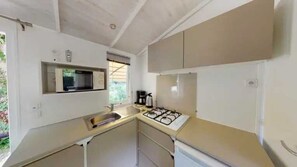 Fridge, microwave, stovetop