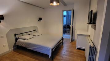 3 chambres, fer et planche Ă repasser, Wi-Fi, draps fournis