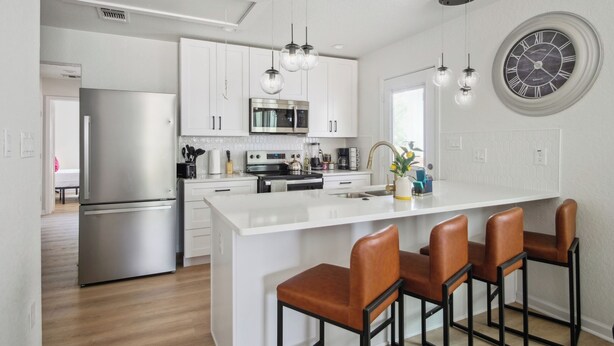 Private kitchen - Your Amazing 3BR/2BA Downtown Delight! (San Antonio)