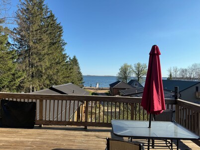 Updated 3-bedroom 2nd floor upper unit on shawano lake with pier
