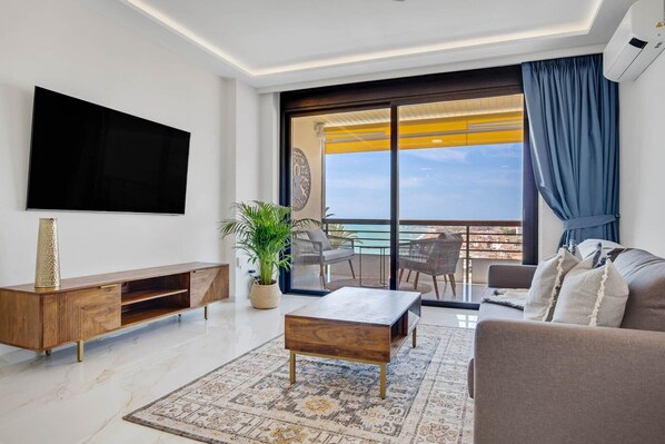 TV - Sea-view apartment with balcony (Torremolinos)