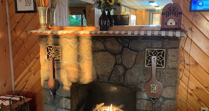 Bootjack Lake House: Private Lakefront in the Heart of the Keweenaw