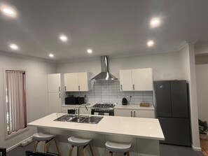 Frigorifero, microonde, forno, lavastoviglie