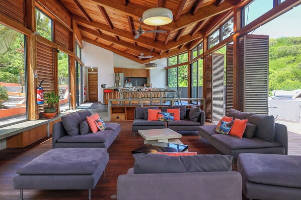 Smart TV - Villa Nou Cinq, jungle view, swimming pool and beach 5 min away (Le Gosier)