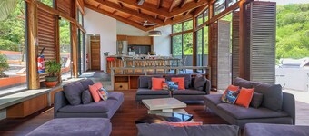 Villa Nou Cinq, jungle view, swimming pool and beach 5 min away