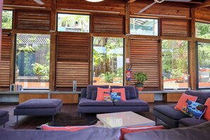 Interior - Villa Nou Cinq, jungle view, swimming pool and beach 5 min away (Le Gosier)