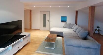 Großzügige Dachgeschosswohnung mit Blick auf die Veste Oberhaus