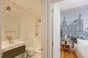 Shower, hair dryer, towels - FLH Baixa Elegant Escape Flat V (Lisbon)