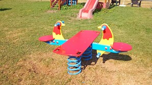 A playground with a slide and swings. - Mobile home 5/pers, in campsite located in barzan 17kms from Royan with swimming pool. (Barzan)