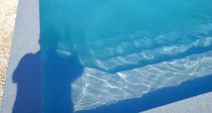 Mobile home 5/pers, in campsite located in barzan 17kms from Royan with swimming pool.