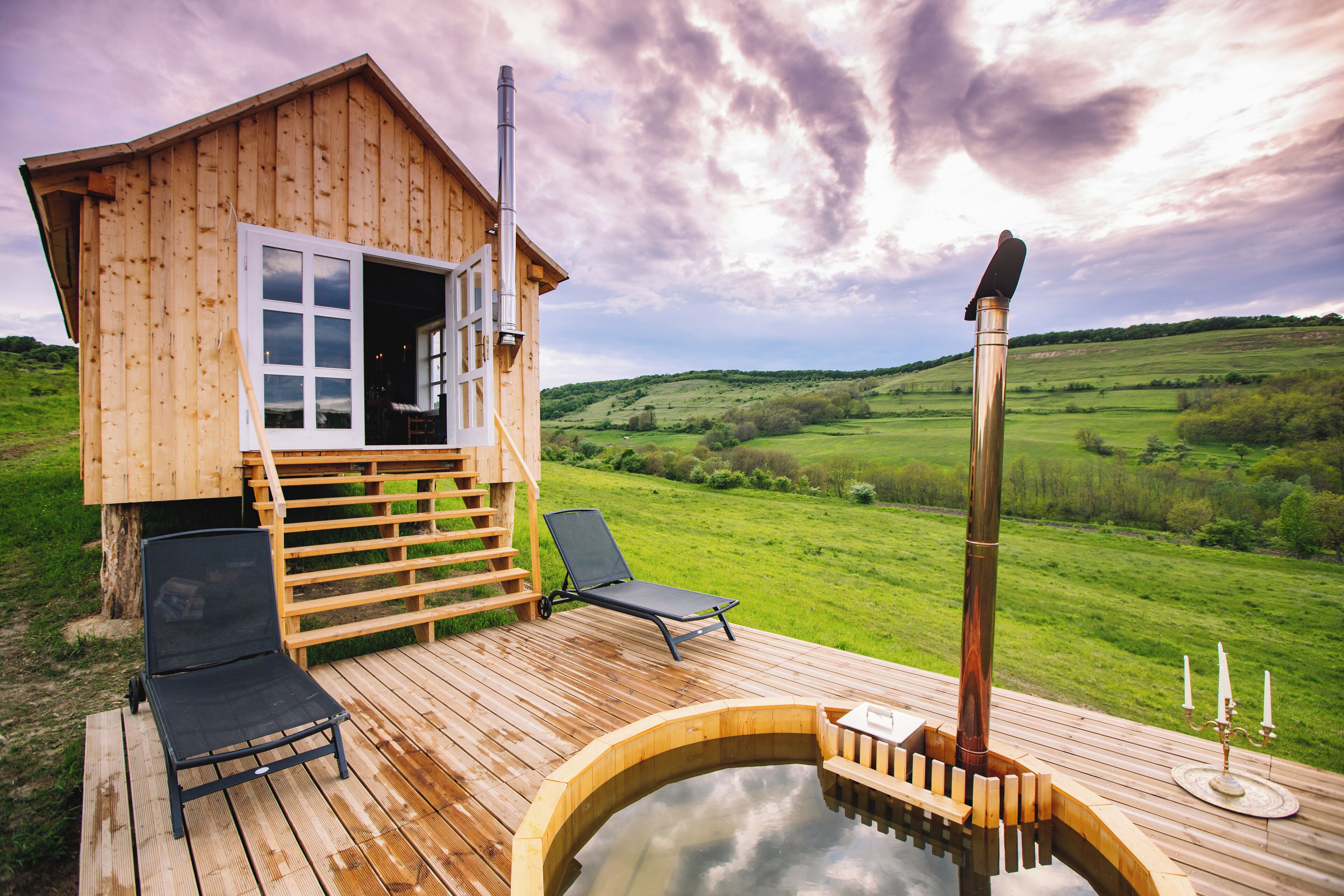 Outdoor spa tub