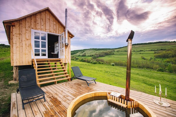 Outdoor spa tub