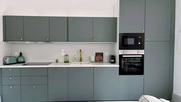 Micro-ondes, four, plaque de cuisson, lave-vaisselle