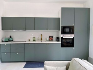 Micro-ondes, four, plaque de cuisson, lave-vaisselle