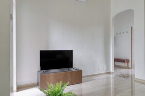 Comfort Apartment, City View | Living area - Chic flat with easy city centre access (Milan)