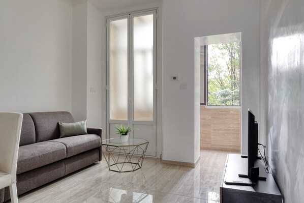 Comfort Apartment, City View | Living area