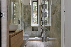 Appartement, 1 tweepersoonsbed met slaapbank | Badkamer | Een douche, een bidet
