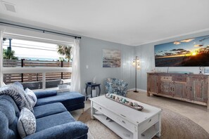 House, Multiple Beds (Tequila Sunrise on the Sound) | Living area