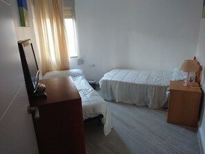3 bedrooms, bed sheets