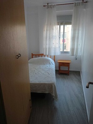 3 bedrooms, bed sheets