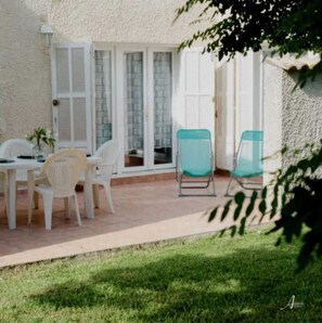 Outdoor dining - Camping - ccbbgaa - Two Bedroom Apartment, Sleeps 4 (Ghisonaccia)