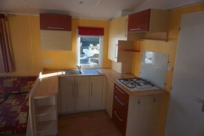 Kühlschrank, Mikrowelle, Herdplatte