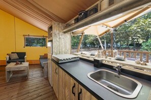 Fridge, microwave, stovetop