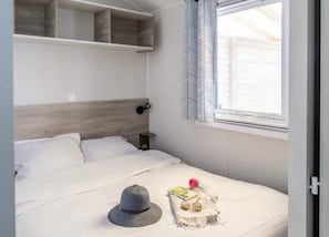 5 bedrooms, WiFi - Camping 3 étoiles - Piscine  - ccbbgbf (Martigues)