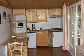 Fridge, microwave, stovetop
