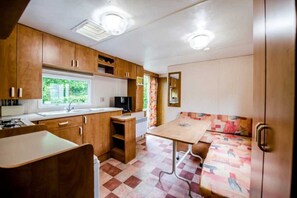 Fridge, stovetop