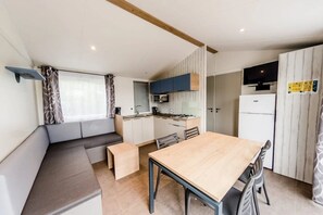 Fridge, microwave, stovetop