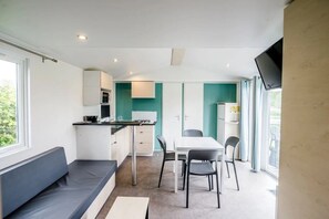 Unclassified image, 3 of 16, button