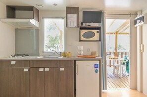 Kühlschrank, Mikrowelle, Herdplatte